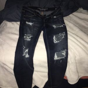 AE SIZE TEN RIPPED JEANS